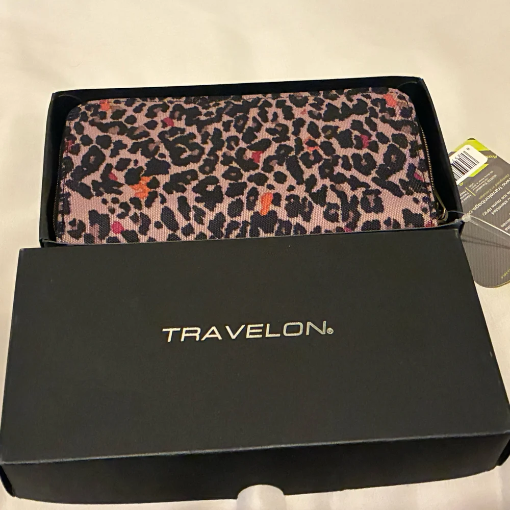 NIB Travelon RFID Blocking Zip-Around Wallet - Leopard Print‎